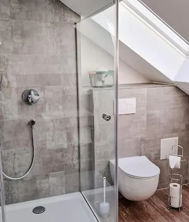 Penthouse Im Dachgeschoss 아파트